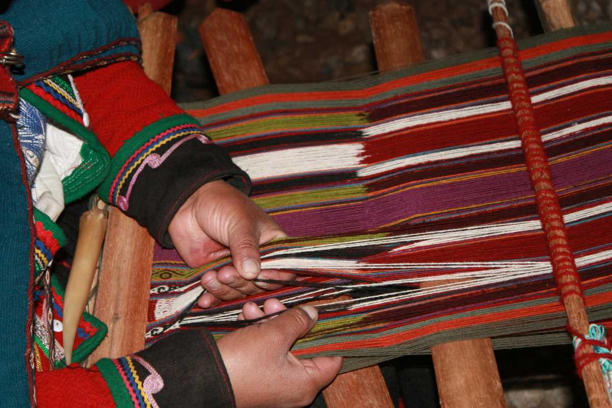 6 Exquisite Weaving Techniques Preserved by Desert Nomadic Tribes